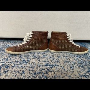 FRYE KIRA STUDDED HIGH WOMEN’S COGNAC